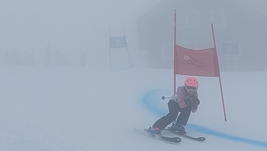 Die Frage des Tages am Klubrennen des Skiclubs Sennwald: Wer findet am schnellsten durch den Nebel?