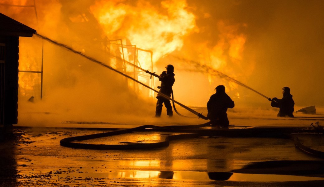  Zur Brandbekämpfung rückten rund 180 Feuerwehrleute aus. 
