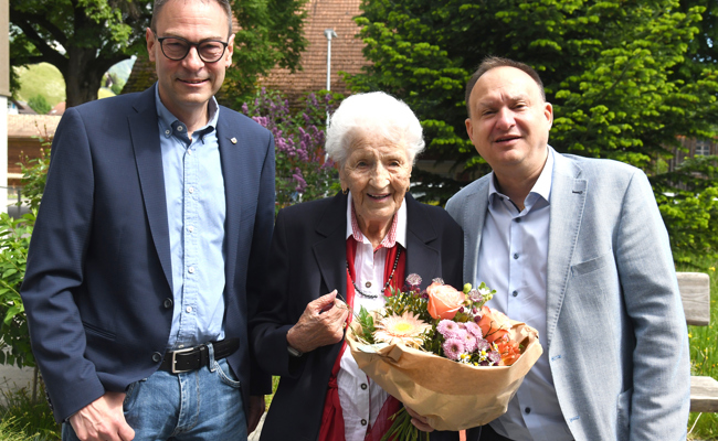 Die 100-Jährige sagt: «Vorwärts schauen und einfach bleiben ...»