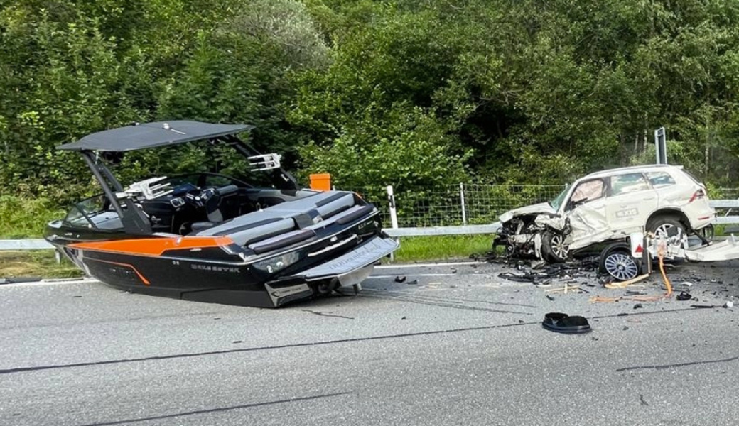 Drei Verletzte und ein Motorboot auf der A13