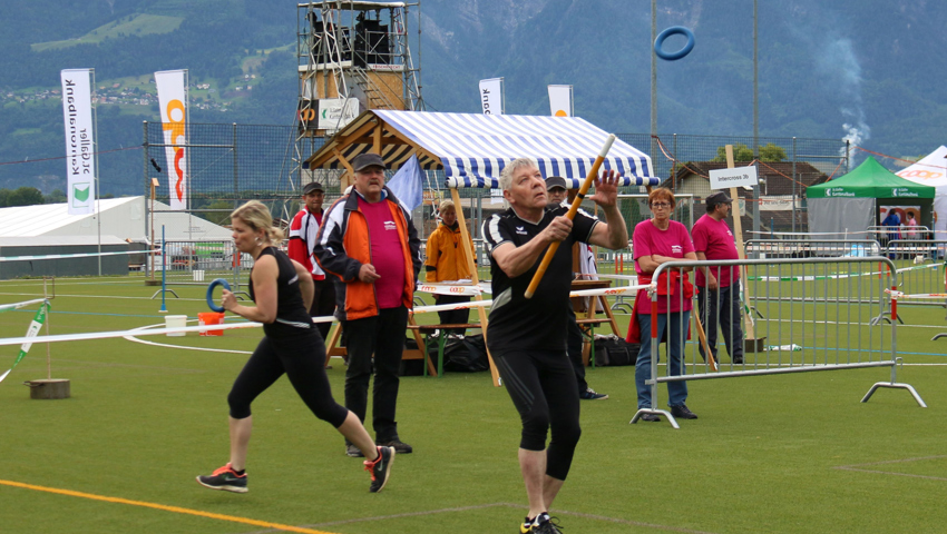 Am Sport-Fit-Tag messen sich die Turnerinnen und Turner in verschiedenen Disziplinen. Am Sport-Fit-Tag messen sich die Turnerinnen und Turner in verschiedenen Disziplinen.