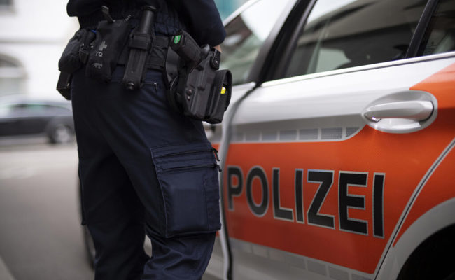 Tötungsdelikt auf Schiff: Mutmasslicher Täter springt später von Autobahnbrücke