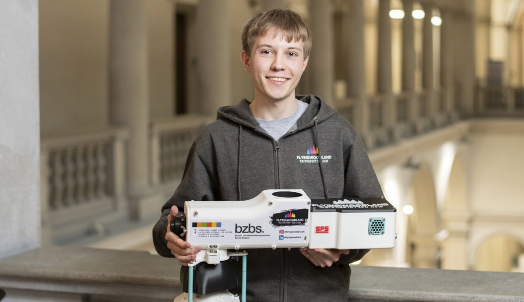 Wie eine Drohne den Wald schneller und günstiger aufforstet: Manuel Oeschs fliegendes Projekt