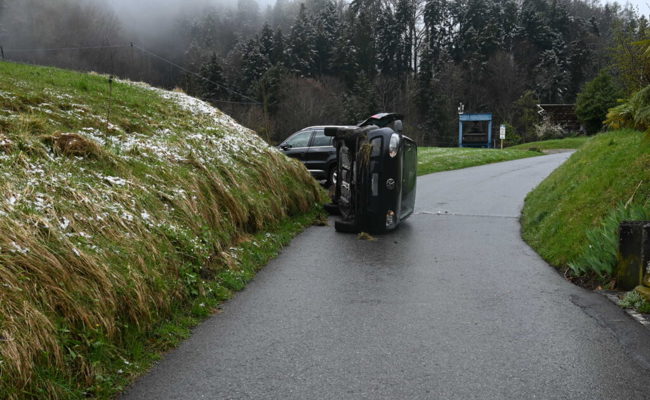 Beifahrerin in einem Auto wurde bei einem Unfall in Berneck leicht verletzt