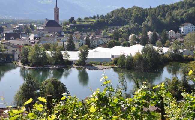 Bald ist man parat: Wiga-Zeltdorf wächst jeden Tag