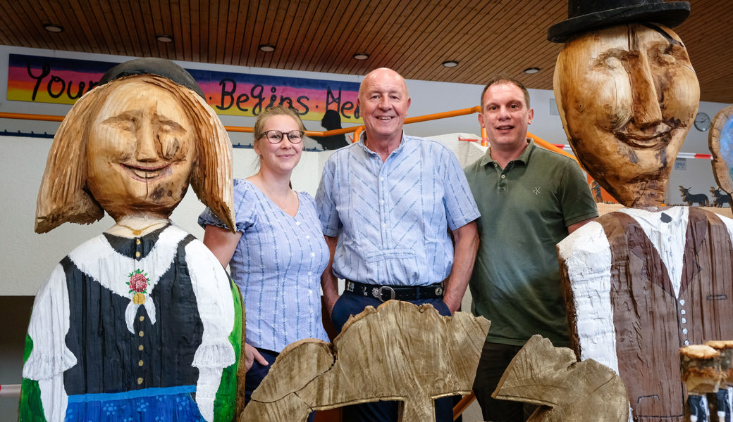 Der Jodelklub Alvier stellte seine Jubiläumsgala vor (von links): Clubpräsidentin Tanja Bless, OK-Präsident Christian Gauer und Filmemacher Andreas Krättli (AK Digital Media), der ein Jubiläumsvideo dreht.