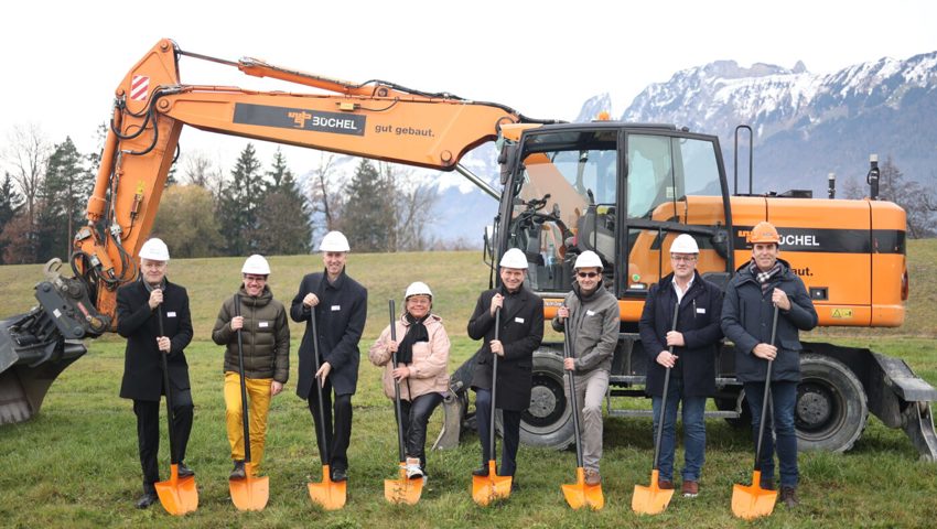  Von links: Daniel Wild, Verwaltungsratspräsident BOS PS Anstalt, Jürgen Frick, Geschäftsführer LIEmobil, Roland Ochsner, Geschäftsführer BUS Ostschweiz AG, Maria Kaiser-Eberle, Gemeindevorsteherin.