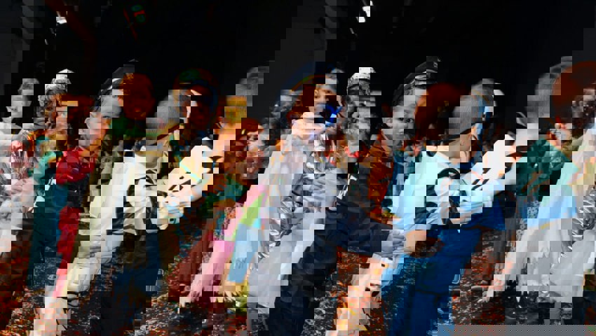  Eine Polonaise in Fasnachtsverkleidung macht Spass. 