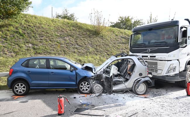Lenkerin bei Frontalkollision lebensgefährlich verletzt