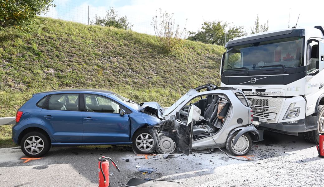 Der Lastwagen dürfte gemäss ersten Erkenntnissen nachträglich in die Unfallsituation gestossen sein.