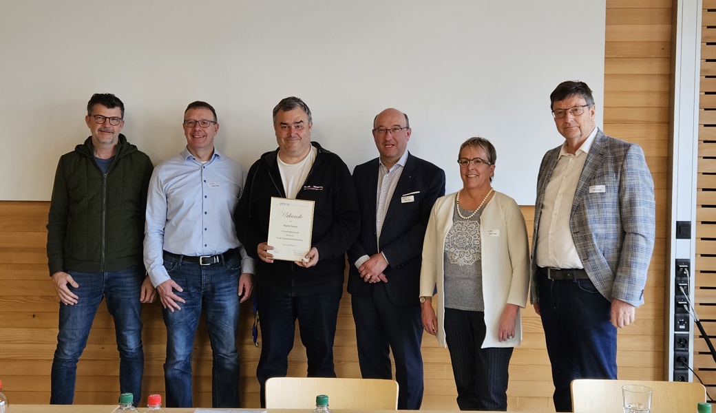 Von links: Daniel Wildhaber (Leiter der Procap-Freizeitgruppe Sarwer), Thomas Toldo (Kantonsrat), Martin Sulser (Jubilar), Beat Tinner (Regierungsrat), Irene Hodel (Mitglied Geschäftsleitung Procap Schweiz) und Beat Zindel (Präsident Procap Sarganerland-Werdenberg).