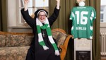 Fan-Schal über dem Ordenskleid: Diese Äbtissin feuert den FCSG an