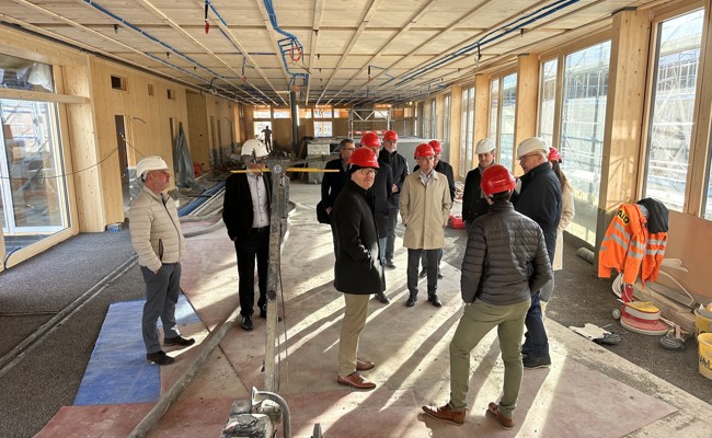 Fichten und Förderung aus der Region für die International School