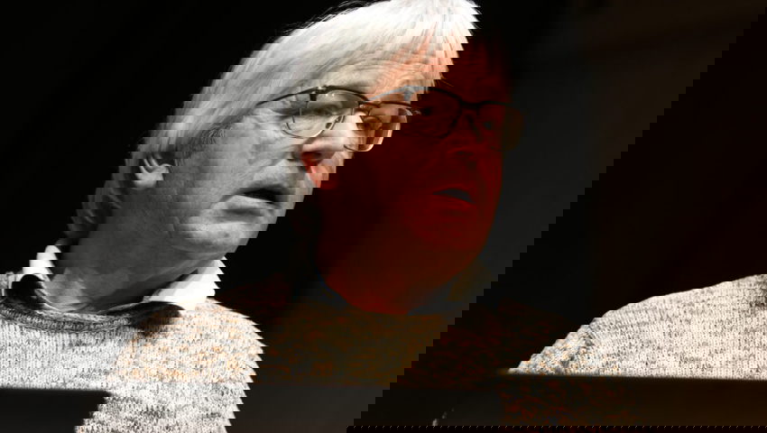  Kantonstierarzt Stefan Siegmann ging auf die wichtigsten Tiererkrankungen, die Anwendung von Medikamenten und deren Etikettierung und Aufbewahrung auf Alpen ein. 