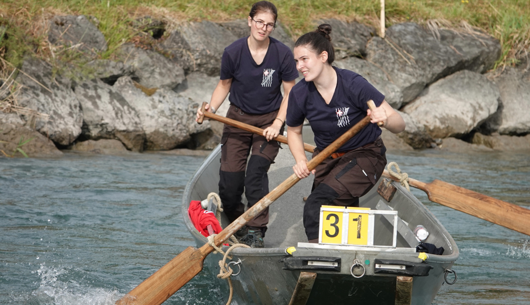 Silvana Keller (vorne) und Iris Schefer sicherten den Buchser Pontonieren eine Medaille im Fahren.