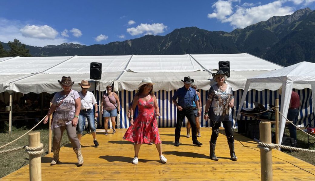 Schwungvoll und voller Elan präsentierten die «Country Dancers Toggenburg» ihre Tanzschritte auf der Bühne. 