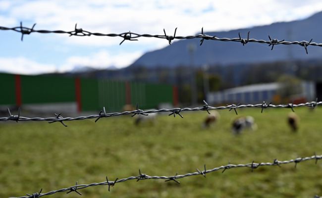 Bis zu 20’000 Franken Busse für stehengebliebene Stacheldrähte