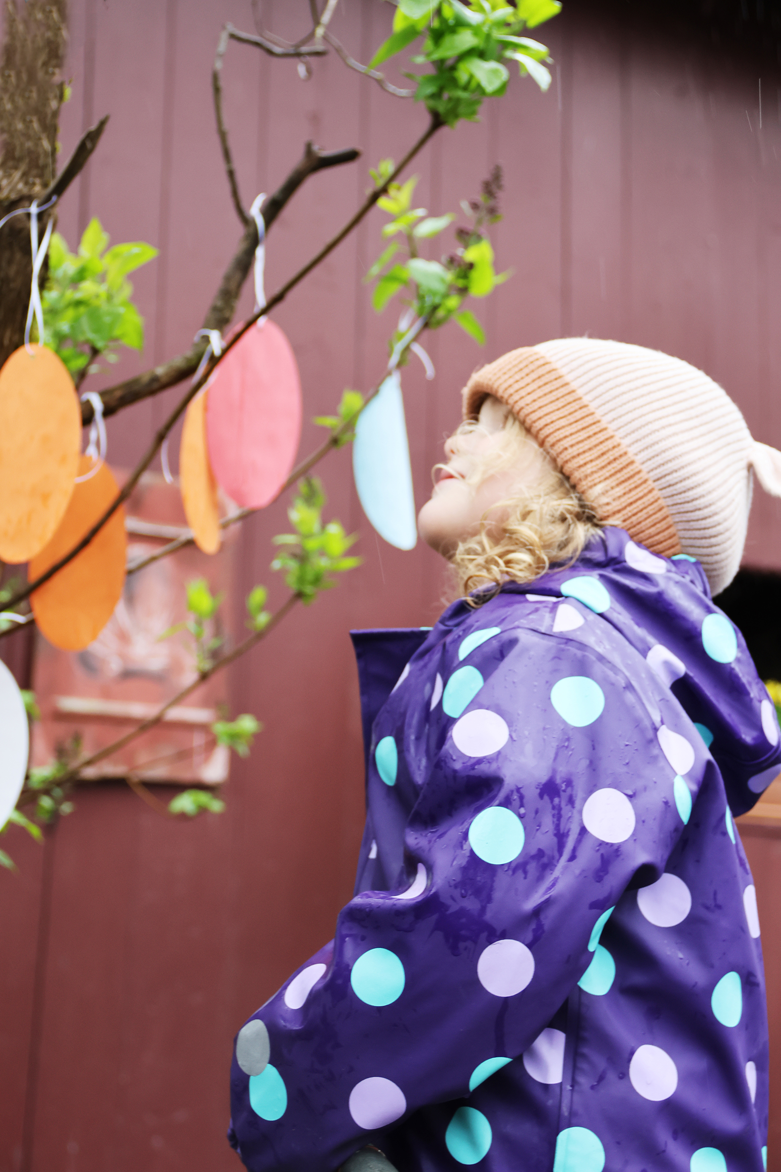 April: Saisoneröffnung mit Wunschbaum.