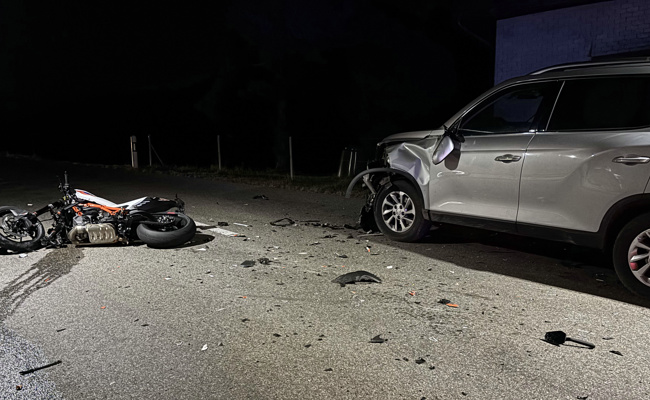 Töfffahrer nach Frontalkollision schwer verletzt