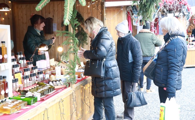 Chlausmarkt-Auftakt: Ruhiger Nachmittag auf dem Marktplatz