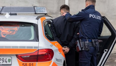 Mann mit Messer im Zug: Die Kantonspolizei sucht Zeugen