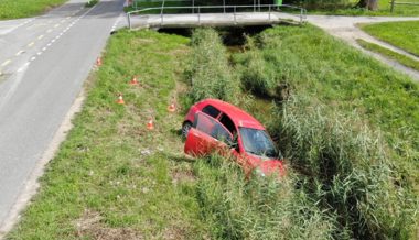 Autofahrt endet im Bach: 32-jähriger Mann als fahrunfähig eingestuft