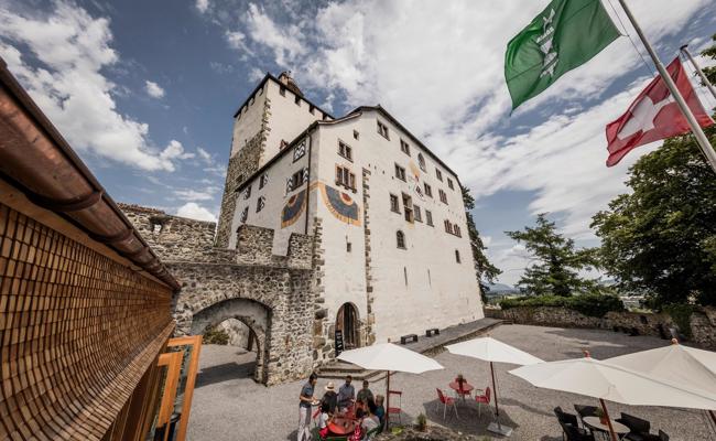 Neue Saison, alte Fotos und eine Eiersuche auf Schloss Werdenberg