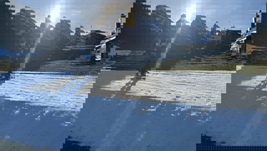  Immerhin der Kunstschnee bei der Alp Sellamatt dürfte noch einen Moment halten. 