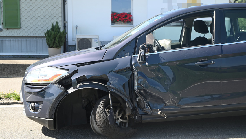 Ein Fahrzeug wurde bei der Streifkollision beschädigt, bei welcher der Unfall seinen Anfang nahm.