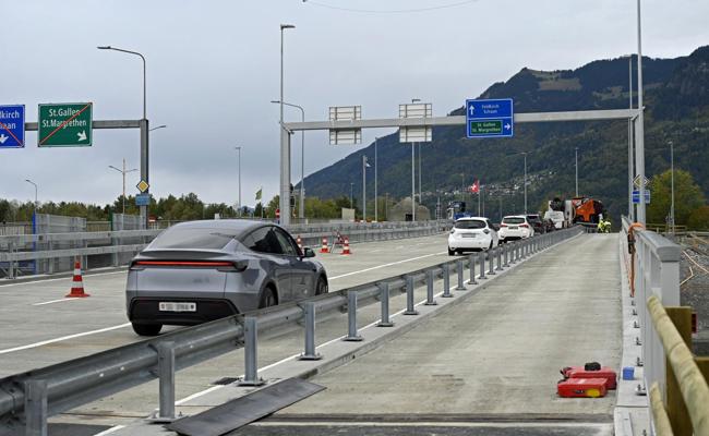 Verkehr beim Autobahnknoten rollt von nun an über die Hilfsbrücke