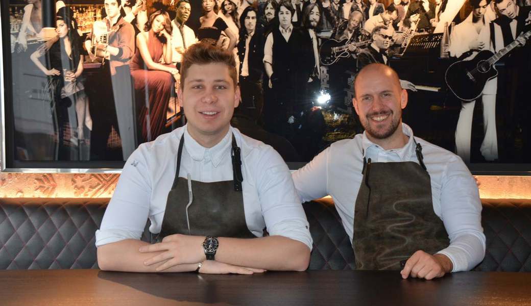 Küchenchef Martin Ospelt und Sous Chef Melf Jensen bekochen seit dem Jahr 2020 ihre Gäste im «Amarone».  