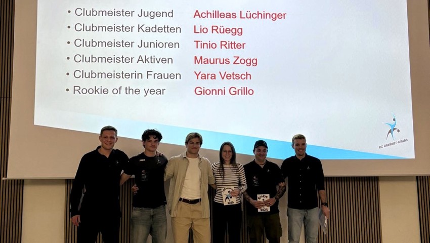 Co-Präsident Dominik Steiger mit den Clubmeistern Tinio Ritter, Maurus Zogg, Yara Vetsch, Rookie of the Year Gionni Grillo sowie Co-Präsident Robin Spiess  (von links) .