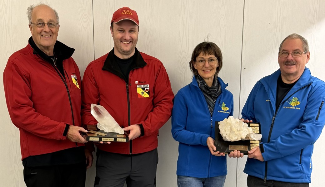 Die Wanderpreisgewinner grosser Final (links) und kleiner Final (von links): Josef Lenherr, Roger Lenherr, Luzia Ulmann und Beat Kast.