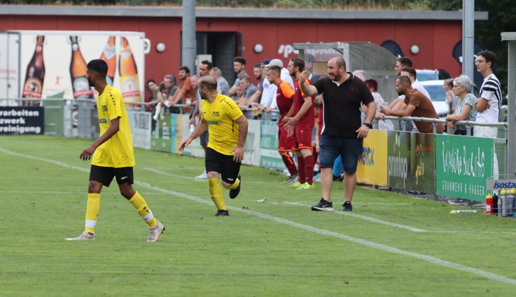 Trainer mit Leib und Seele: Antonio «Toni» Troisio (rechts) ist zurück beim FC Sevelen. 