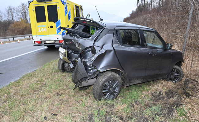 Auffahrunfall auf der A13: Zwei Personen leicht verletzt