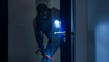 Einbruch in Geschäftslokal: Zeugen gesucht