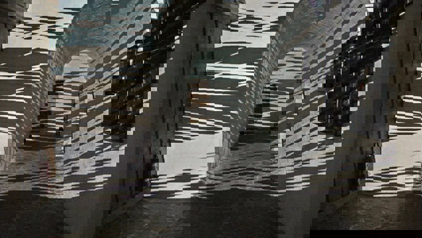  So sieht (und vor Ort hört) man das Schloss Werdenberg selten: Blick in eine Kunstinstallation. 