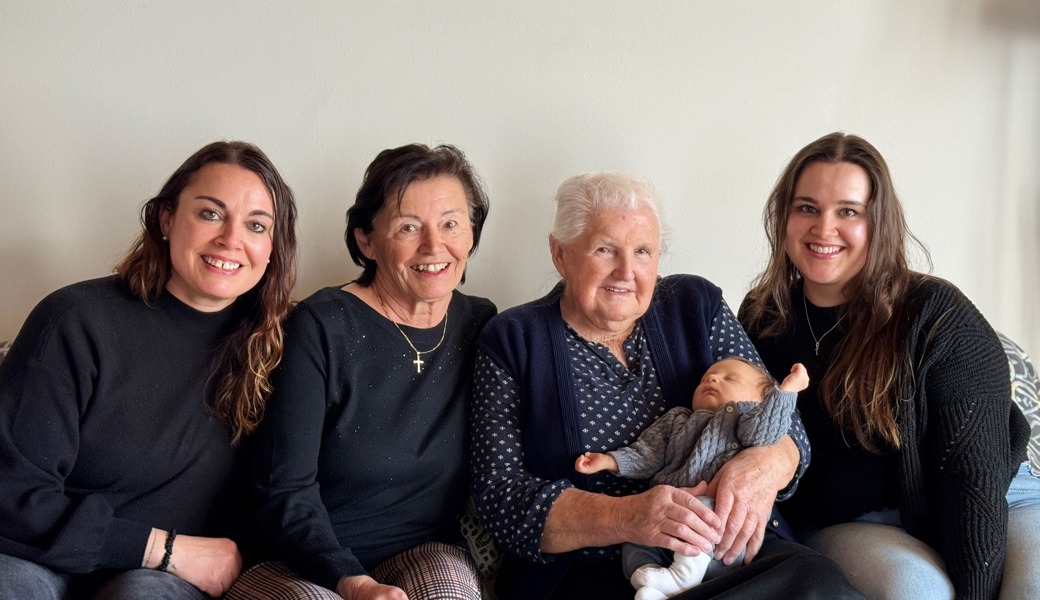 Von Links nach Rechts: Grossmutter Andrea, Urgrossmutter Maria, Ururgrossmutter Maria mit dem kleinen Lio und Mama Elena.