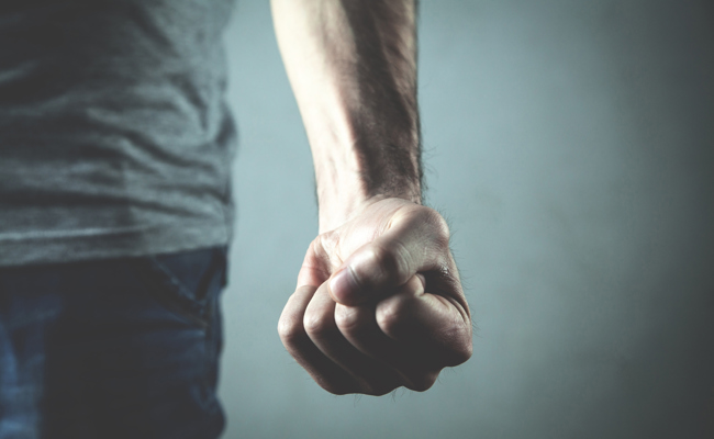 Blutiges Ende einer Corona-Party: Das Kreisgericht verurteilt jungen Mann zu bedingter Gelstrafe