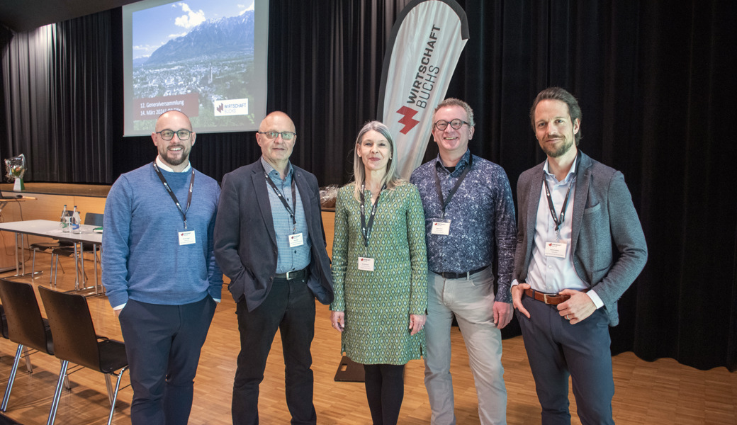 Der alte und neue Vorstand (von links): Manuel Zangger, Peter Keller, Präsidentin Silvia Montonato, Andreas Morf und Patrick Cantieni.