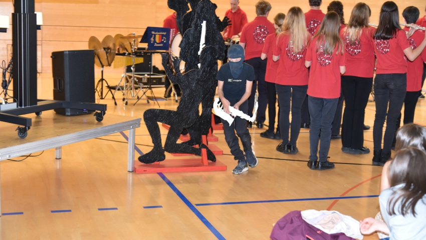 Da wird den Kindern doch glatt ein Saxophon geklaut!