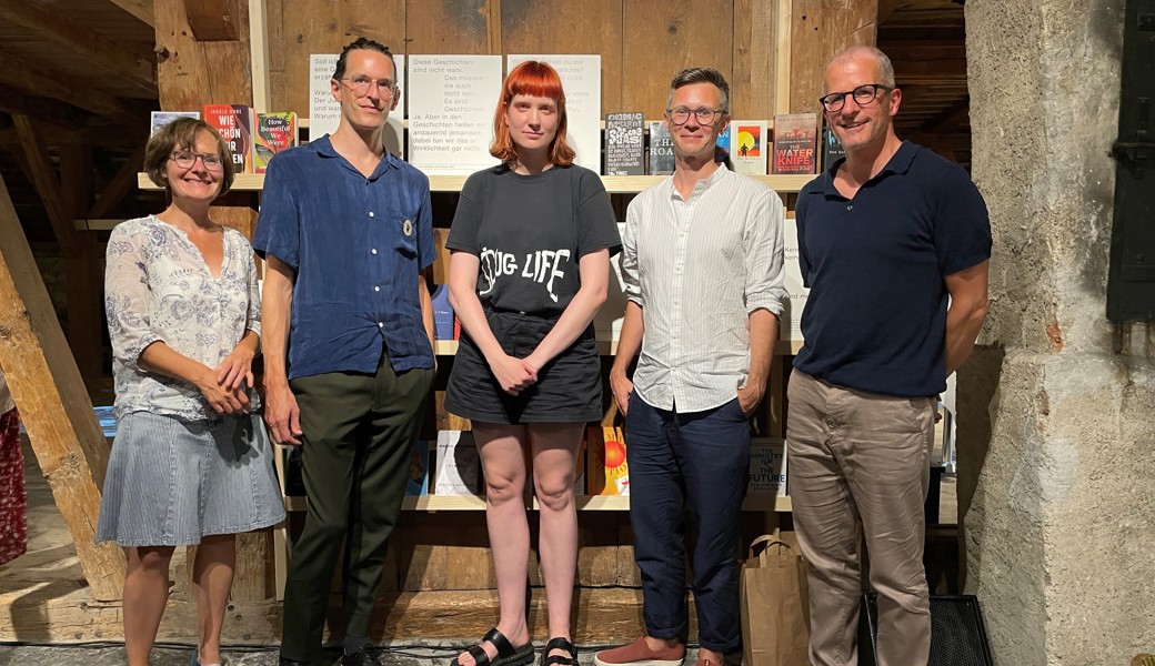 Gesprächsteilnehmende anlässlich der Ausstellungseröffnung (von links): Bettina Riedrich, Philip Sippel, Julia Kubik, Rémi Jaccard und Schlossleiter Thomas Gnägi.