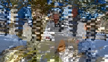 Der zweite Umzug war einfacher: Zwei Bergfreunde und eine Skulptur