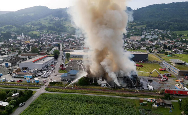 Die Brandursache in der Industriehalle in Rebstein bleibt weiterhin ungeklärt