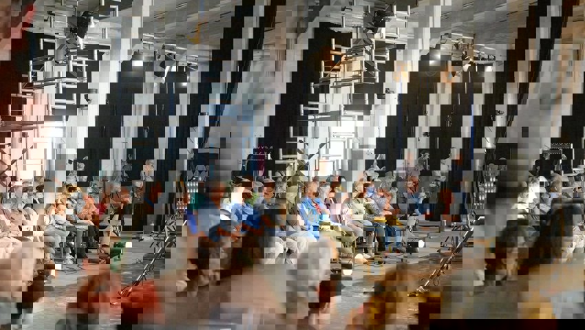 Das Publikum in der Wiler Lokremise nutzte die Chance, auch Fragen zu stellen.