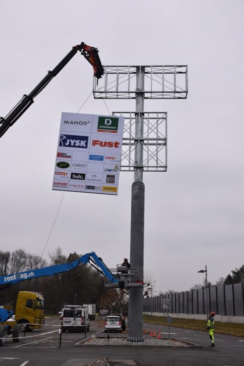  Kürzlich wurde der Turm fertiggestellt. 