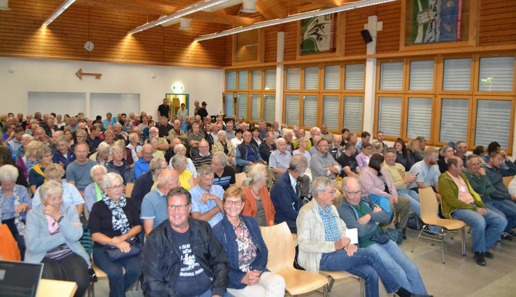 180 Bürgerinnen und Bürger nahmen an der Versammlung vom Donnerstagabend teil. 