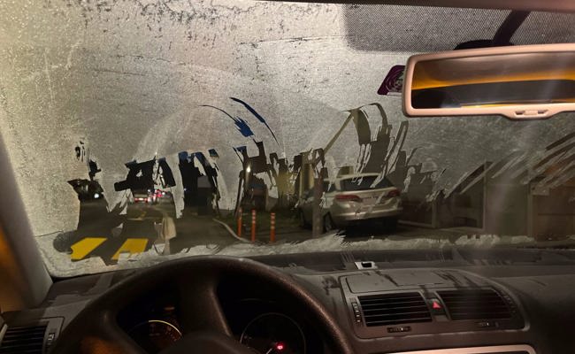 Mit vereisten Scheiben unterwegs: Polizei stoppt mehrere Gucklochfahrer