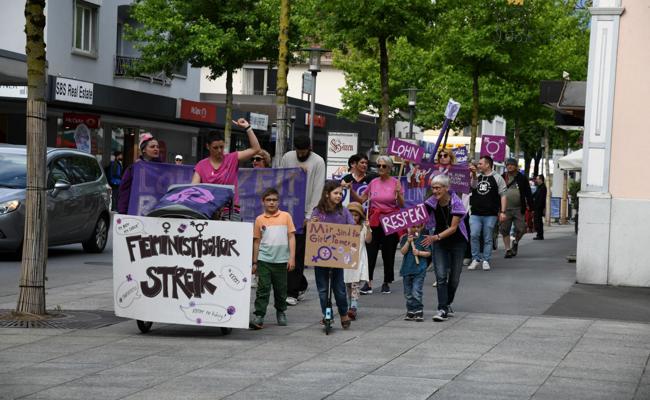 Demo der Feministischen Gruppe: «Weg mit dem alten Rollenbild»