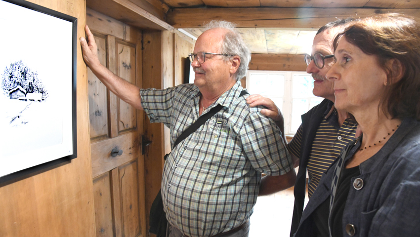 Eine ganze Reihe farbiger und auch schwarz-weisser Naturbilder unter dem Titel «Wild und Wildes» sind im Tätschhus noch bis kommenden Sonntag ausgestellt.